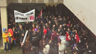 Treballadors del sector social protestant durant la vaga d'aquest dijous Treballadors del sector social protestant durant la vaga d'aquest dijous