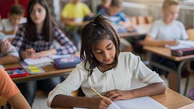 La segregació escolar d'alumnes estrangers a Catalunya baixa només un 10% en tres anys