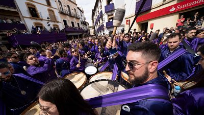 Las imágenes del Viernes Santo: de la Rompida de la Hora de Calanda a la Madrugá sin procesiones en Sevilla