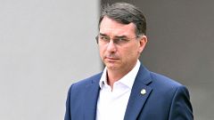 El senador Flávio Bolsonaro, hijo del expresidente, será candidato a la Presidencia de Brasil en octubre de 2026