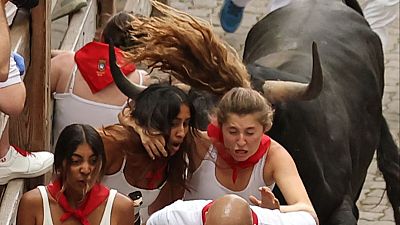 El séptimo encierro de San Fermín 2026 al detalle: los Miura dejan su sello con una veloz carrera y una vuelta al ruedo