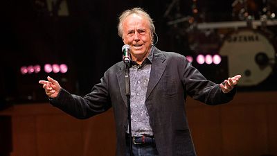 Serrat anuncia su retirada de los escenarios con una última gira en 2022