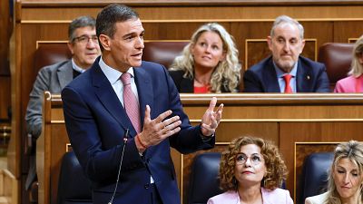 Los mensajes filtrados se cuelan en el Congreso: Sánchez habla de "delito" y Feijóo le acusa de "temer" a Ábalos