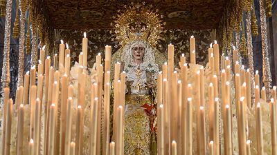 De la sobriedad del Silencio a las dos Esperanzas: Sevilla vive una de sus noches más especiales con su "Madrugá"