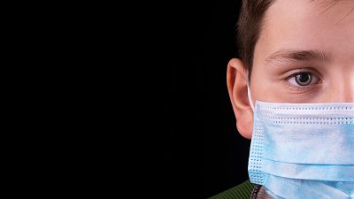 Los pediatras españoles han hecho un llamamiento a la calma ante las informaciones que hablan de una nueva enfermedad inflamatoria que afecta a los niños y que podría estar relacionada con la COVID-19. La Asociación Española de Pediatría (AEP) ha acl Los pediatras españoles han hecho un llamamiento a la calma ante las informaciones que hablan de una nueva enfermedad inflamatoria que afecta a los niños y que podría estar relacionada con la COVID-19. La Asociación Española de Pediatría (AEP) ha acl