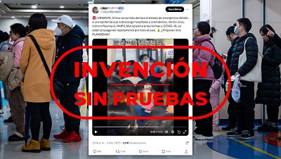 Tweet que afirma estado de emergencia en China por epidemia viral, desmentido por titular que lo califica de invención. Imagen muestra sala de espera concurrida. Tweet que afirma estado de emergencia en China por epidemia viral, desmentido por titular que lo califica de invención. Imagen muestra sala de espera concurrida.