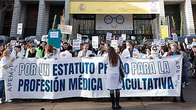 Los sindicatos médicos convocan varias semanas de huelga desde el 16 de febrero para exigir un estatuto propio