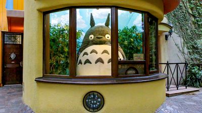 El personaje Totoro en el Museo Ghibli en Mitaka, Tokio en Japón El personaje Totoro en el Museo Ghibli en Mitaka, Tokio en Japón