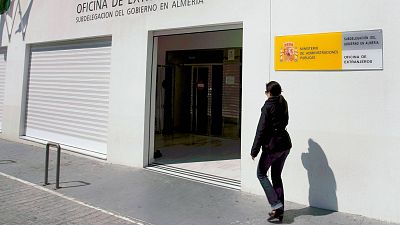 El Supremo anula el artículo que permite quitar la residencia temporal en España por estar fuera seis meses