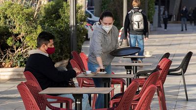 El Supremo avala que los trabajadores tengan que fichar en las pausas para fumar o tomar un café