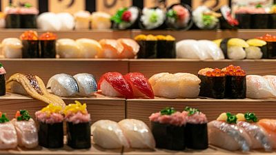 Sushi, la estrella de la gastronomía japonesa. ¿Sabías que existen hasta 30 tipos de sushi diferentes?