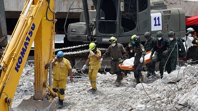 Tailandia recupera 32 cadáveres de la torre derrumbada en Bangkok por el terremoto y detecta señales de vida