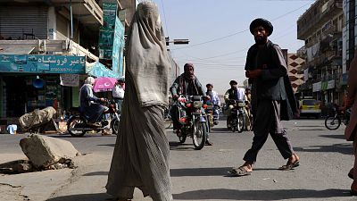 Las afganas, contra la imposición del burka: "Los talibanes quieren borrar a las mujeres, quieren que sean invisibles"