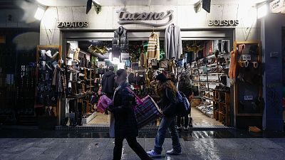 Las tiendas de barrio se reinventan para sobrevivir a las grandes superficies y al comercio online