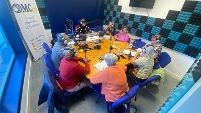 Las lideresas de Villaverde emiten en directo su programa "Con mayor voz" los lunes a las 17:00 en OMC Radio. Las lideresas de Villaverde emiten en directo su programa "Con mayor voz" los lunes a las 17:00 en OMC Radio.
