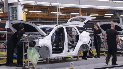 Un cotxe en fabricació a la nova línia de producció M1 d'Ebro a la planta de la Zona Franca Un cotxe en fabricació a la nova línia de producció M1 d'Ebro a la planta de la Zona Franca