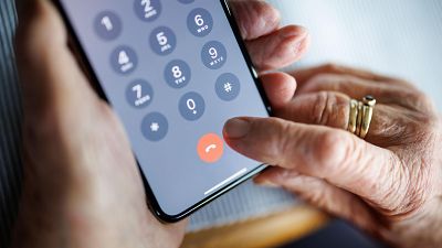 El teléfono 024 para la prevención de la conducta suicida atiende cada día entre 500 y 600 llamadas en busca de ayuda