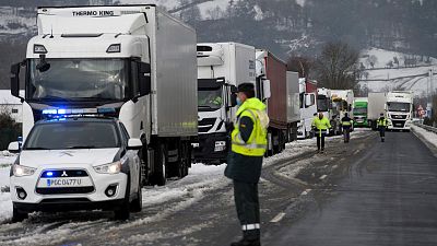 El temporal de nieve obliga a cerrar varios puertos en el norte y pone en alerta a varias comunidades autónomas