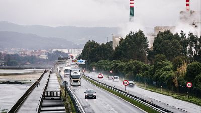 El temporal provoca dos cortes en la alta velocidad en la línea de Antequera y bloquea carreteras