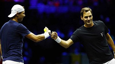 Federer dice adiós al tenis al lado de Nadal en la Laver Cup