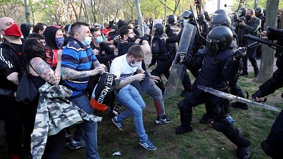 Cuatro detenidos y 35 heridos en los disturbios por el mitin de Abascal y Monasterio en Vallecas