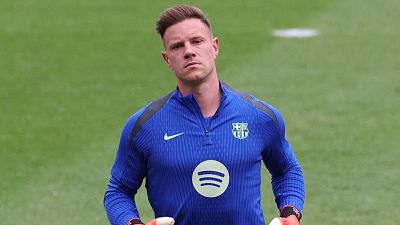 Ter Stegen da marcha atrás, firma la autorización médica y el Barça le devuelve la capitanía
