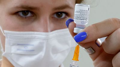 ¿Hace falta una tercera dosis de vacuna por las nuevas variantes de coronavirus?