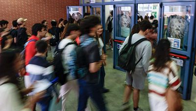Un tercio de los adolescentes ha tenido relaciones sexuales en España y cae con fuerza el uso del preservativo desde 2002