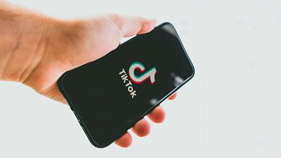 TikTok: viralidad, instantaneidad y adaptación