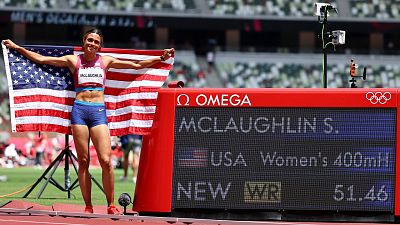 La estadounidense Sydney McLaughlin gana y bate el récord del mundo de los 400 metros vallas