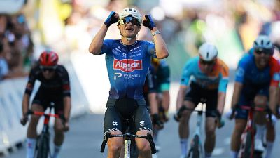 Jasper Philipsen gana la etapa 17 del Tour 2026 con final en Voiron | Ver