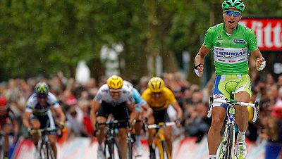El corredor eslovaco Peter Sagan, del Liquigas, se adjudicó la  tercera etapa del Tour de Francia, disputada entre Orchies y  Boulogne-sur-Mer sobre 197 kilómetros, por delante del noruego Edvald  Boason Hagen (Sky) y el también eslovaco Peter Velits