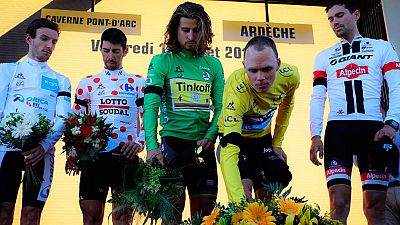 Marcado por el atentado de Niza, el Tour ha disputado la contrarreloj que ha ganado Dumoulin sobre Froome, que ha ampliado su ventaja sobre sus perseguidores.