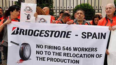 Los trabajadores de Bridgestone votan durante todo el viernes la última oferta de ERE presentada por la empresa