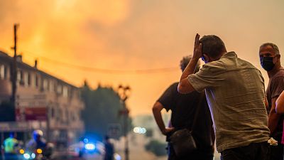 El Ministerio de Trabajo asumirá los salarios y las cotizaciones de los empleados afectados por los incendios
