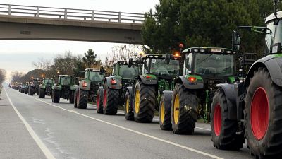 Més d'una seixantena de tractors han sortit de Caldes de Malavella en direcció l'Eix | ACN