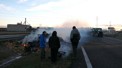 Pagesos concentrats a l'A-2 a Fondarella | ACN