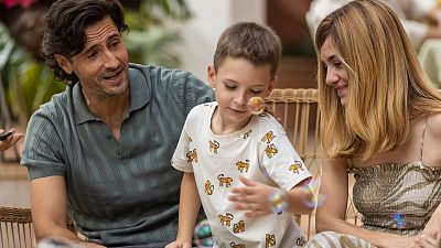 Alexandra Jiménez y Juan Diego Botto estrenan la película 'Tras el verano' - Telediario 1 | Ver Alexandra Jiménez y Juan Diego Botto estrenan la película 'Tras el verano' - Telediario 1 | Ver