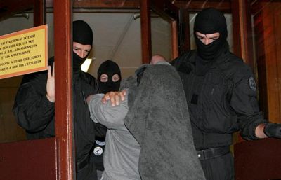 Los tres etarras detenidos son trasladados a París