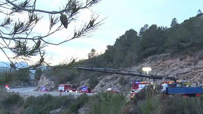 Tres menores mueren al caer el coche en el que viajaban por un barranco en Perelló, Tarragona