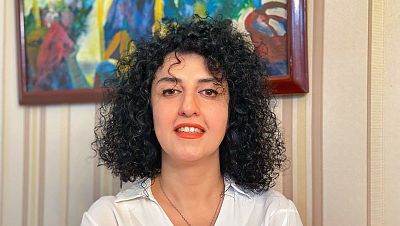 Un tribunal iraní condena a la Nobel de la Paz Narges Mohammadi a siete años y medio de prisión