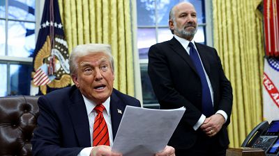 Trump firma aranceles del 25% a todas las importaciones de aluminio y acero "sin excepciones ni exenciones"