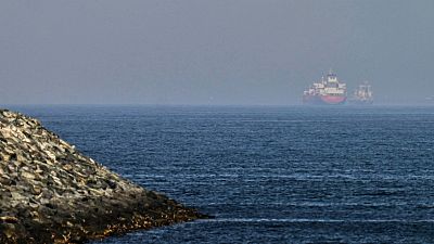 Trump anuncia que sacará a los buques bloqueados en Ormuz e Irán le responde que cualquier "injerencia" violaría la tregua