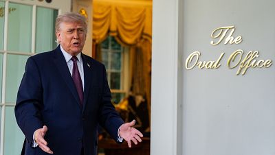 Trump critica de nuevo al papa: "¿Le pueden decir que Irán ha matado a 42.000 inocentes?"