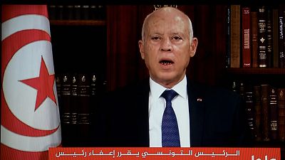 El presidente de Túnez cesa al primer ministro y suspende el Parlamento
