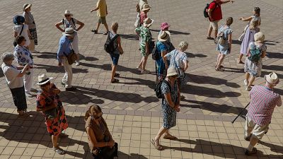 El turismo modera el ritmo tras la expansión post COVID: la demanda extranjera impulsa el verano y la nacional se estanca