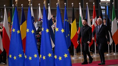 La UE veta el gas natural licuado de Rusia y sanciona a su flota fantasma en su decimonoveno paquete de sanciones