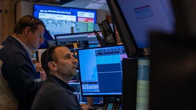 Wall Street cierra con subidas y el IBEX cae el 0,18% en una jornada volátil por la incertidumbre de la guerra comercial