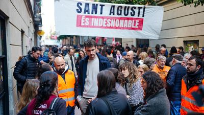 Txema Escorsa, el veí de Sant Agustí que s'enfronta al desnonament, amb mediadors. Txema Escorsa, el veí de Sant Agustí que s'enfronta al desnonament, amb mediadors.