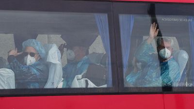 Uno de los cinco franceses evacuados del crucero presenta síntomas de hantavirus en el avión de repatriación